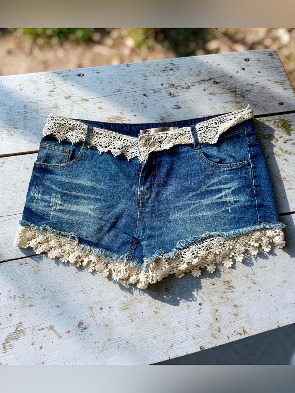 Anthro Style Boho Denim Lace Trim Women's Shorts - L